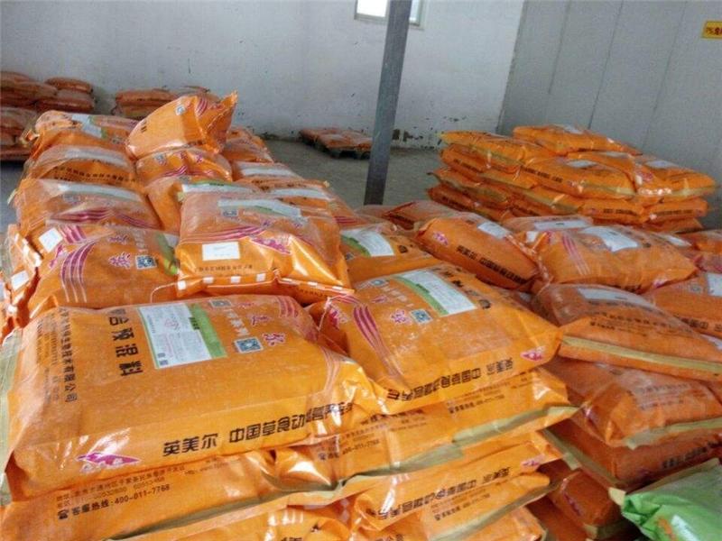 2、育肥牛應(yīng)該喂什么飼料？育肥牛應(yīng)該喂什么飼料才能長(zhǎng)得快